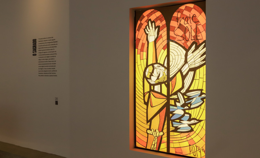 Últimos preparativos antes da abertura da exposição Poty 100 anos, no Museu Oscar Niermeyer (MON).