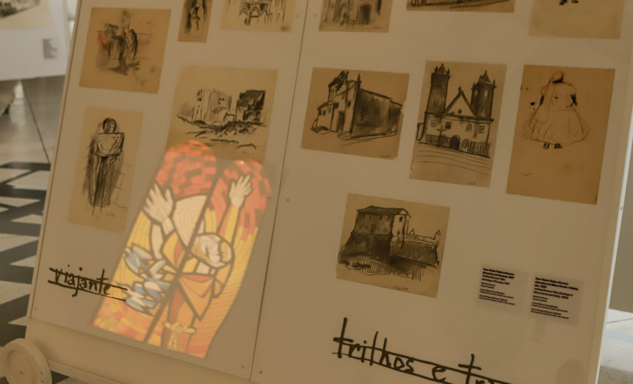 Últimos preparativos antes da abertura da exposição Poty 100 anos, no Museu Oscar Niermeyer (MON).