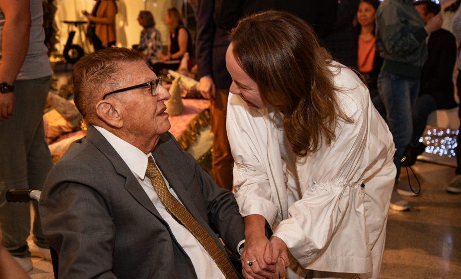 Últimos preparativos antes da abertura da exposição Poty 100 anos, no Museu Oscar Niermeyer (MON).