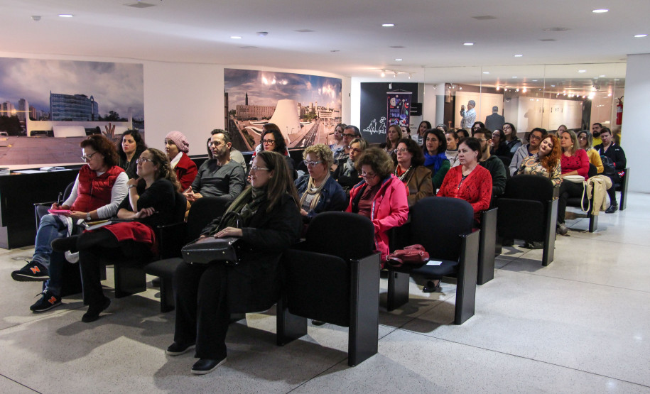 MON promove encontro para educadores sobre mostra da 35ª Bienal de São Paulo