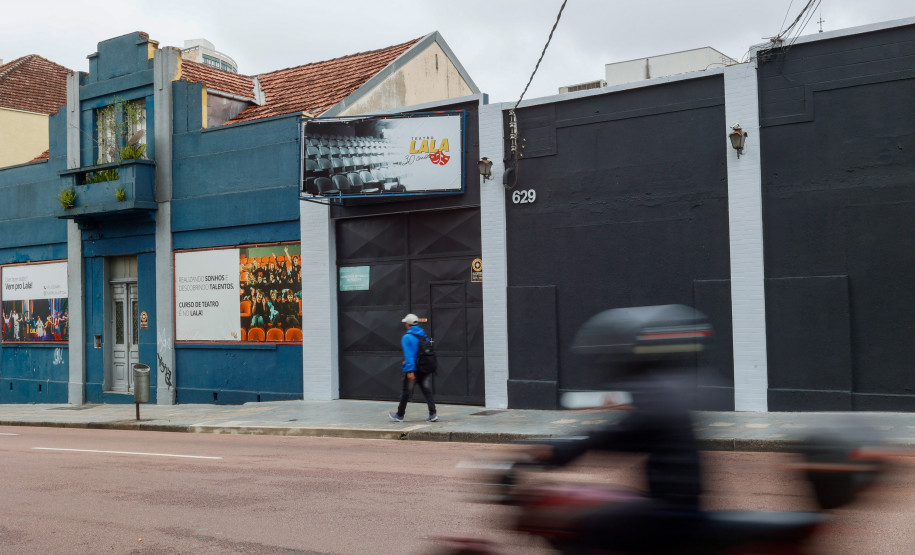 Governador parabeniza Teatro Lala Schneider pelos 30 anos de história