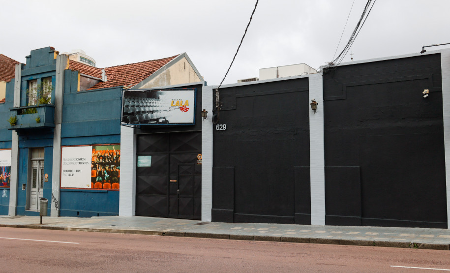 Governador parabeniza Teatro Lala Schneider pelos 30 anos de história
