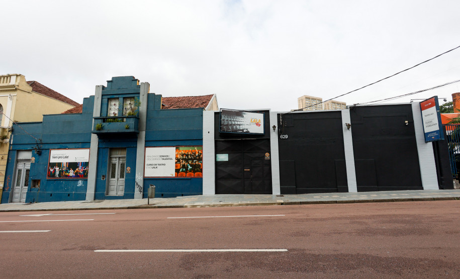 Governador parabeniza Teatro Lala Schneider pelos 30 anos de história