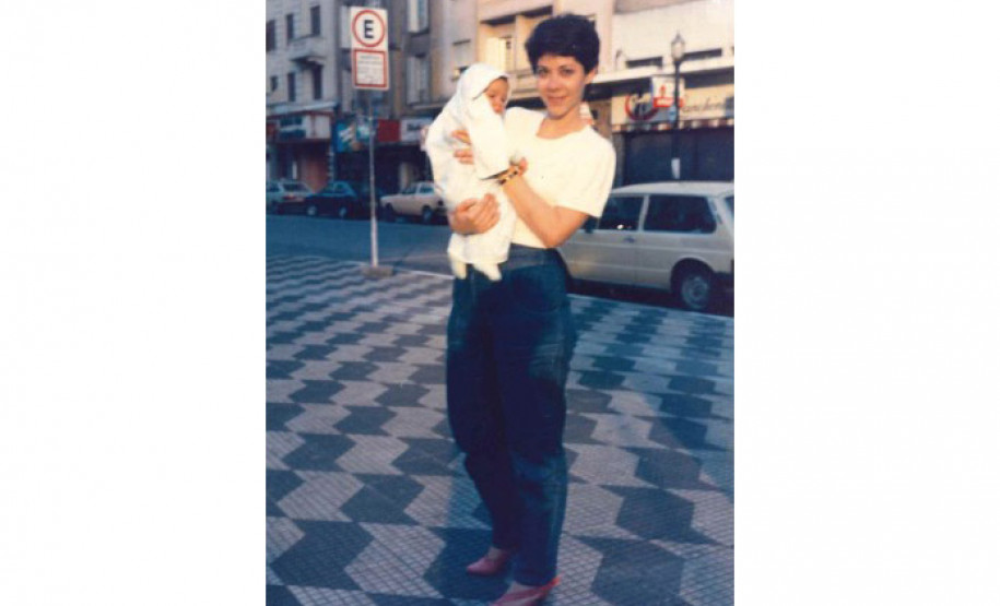 Memórias e novos parcerias marcam 39 anos da Orquestra Sinfônica do Paraná - Na foto, Carla Maria nasceu no mesmo dia da Orquestra Sinfônica do Paraná: 28 de maio de 1985. A memória é da tia, a pianista Analaura de Souza Pinto, a primeira a ser chamada ao palco no concerto de estreia