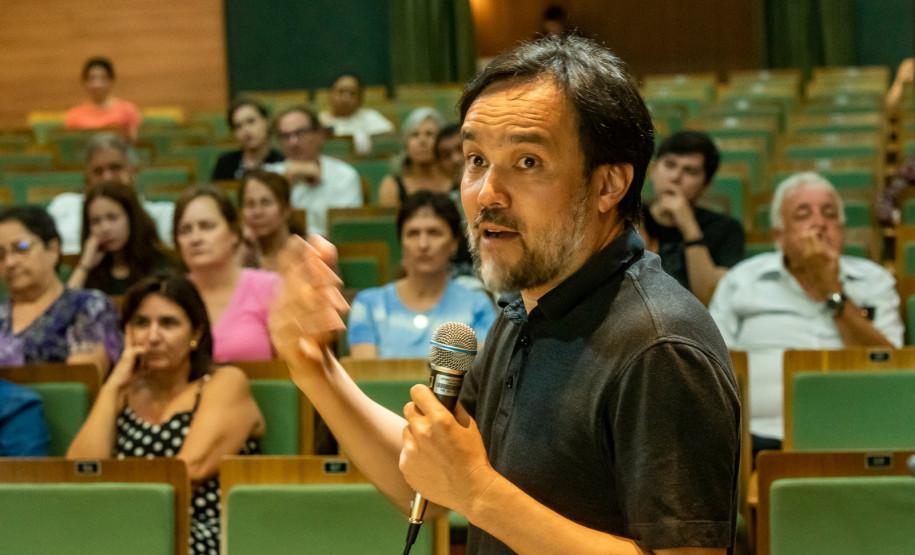 Biblioteca Pública do Paraná (BPP) - Ler Junto, com Guilherme Shibata – Todas as segundas-feiras, às 18h30, acontece o encontro para leitura guiada e discussão com o público sobre os contos da literatura brasileira e mundial. O próximo texto, no dia 27, é o conto "A Dama do Cachorrinho", de Anton Pavlovitch Tchekhov, no Auditório da BPP