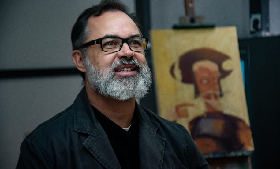 Museu Casa Alfredo Andersen (MCAA) - Nilson Sampaio – Especialista em inclusão de pessoas com Transtorno do Espectro Autista e Transtorno de Déficit de Atenção e Hiperatividade, o artista visual e professor Nilson Sampaio, novo residente artístico do Ateliê Alfredo Andersen, traz para seu período de produção e pesquisa no museu seus alunos dentro do espectro autista que fazem parte do projeto “Ensinando a Voar”, para aulas de desenho e pintura