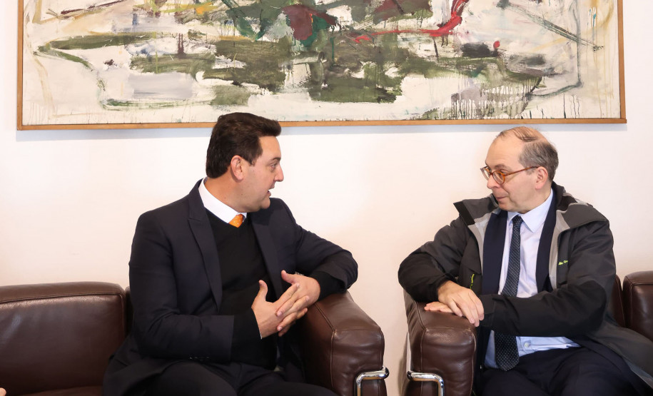 O governador Carlos Massa Ratinho Junior iniciou a nova missão internacional nesta segunda-feira (06) em Paris, na França, com um encontro com o presidente do Centro Georges Pompidou, Laurent Le Bon