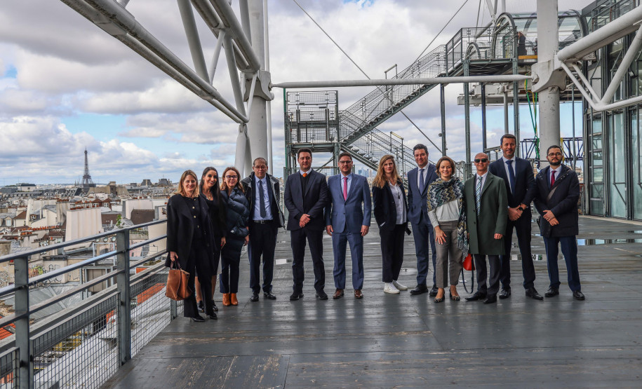 O governador Carlos Massa Ratinho Junior iniciou a nova missão internacional nesta segunda-feira (06) em Paris, na França, com um encontro com o presidente do Centro Georges Pompidou, Laurent Le Bon