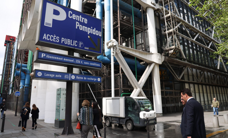 O governador Carlos Massa Ratinho Junior iniciou a nova missão internacional nesta segunda-feira (06) em Paris, na França, com um encontro com o presidente do Centro Georges Pompidou, Laurent Le Bon