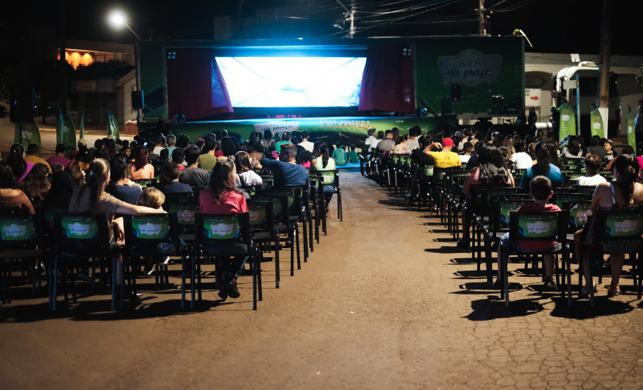 Projeto Cinema na Praça exibe filmes gratuitos para 40 mil pessoas em três meses