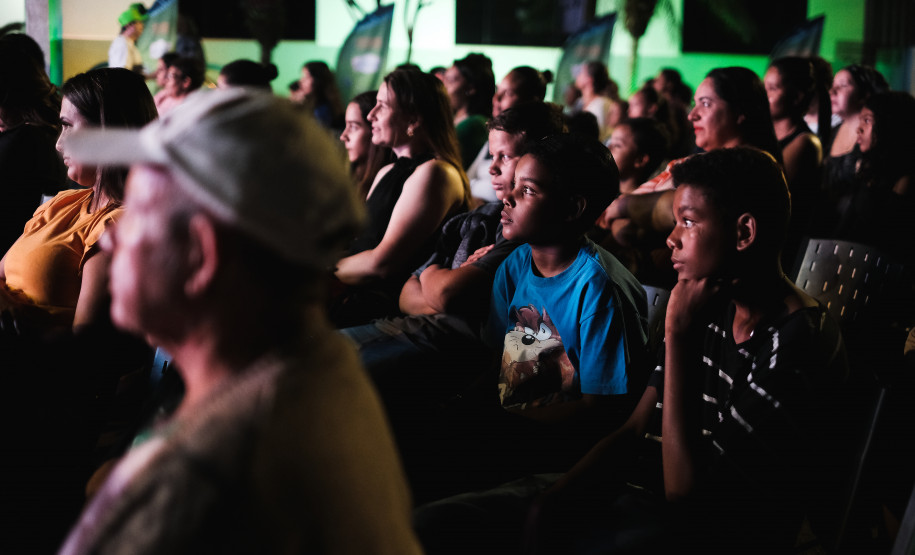 Projeto Cinema na Praça exibe filmes gratuitos para 40 mil pessoas em três meses