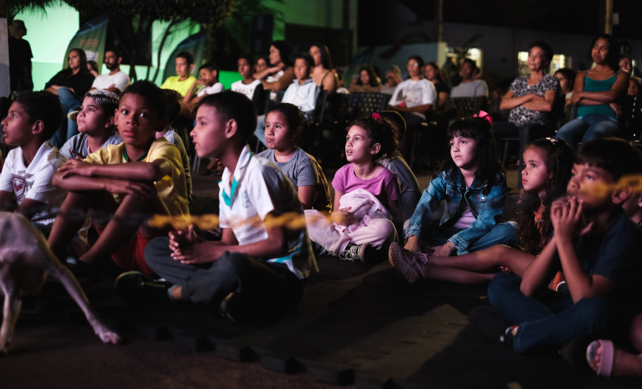 Projeto Cinema na Praça exibe filmes gratuitos para 40 mil pessoas em três meses