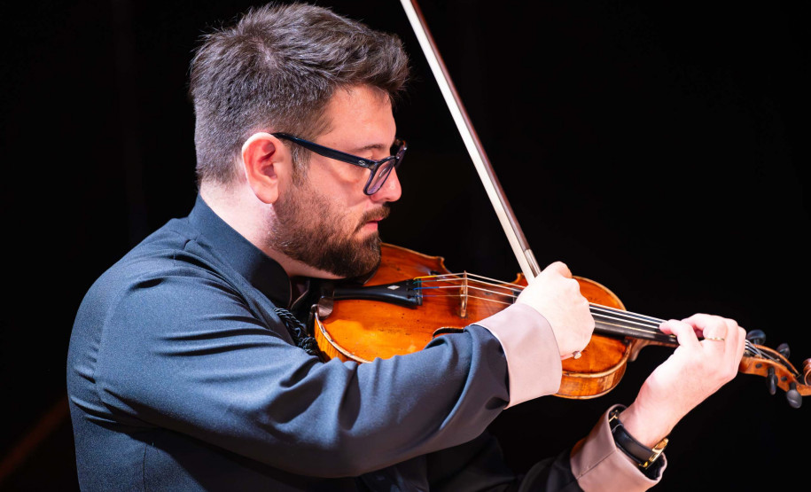 Orquestra Sinfônica do Paraná recebe maestro venezuelano Christian Vásquez
