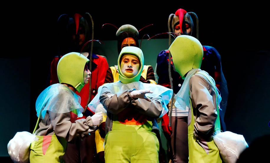 Centro Cultural Teatro Guaíra - Teatro José Maria Santos - Alumia – Neste fim de semana, o Teatro José Maria Santos recebe um espetáculo para crianças inteiramente criado de forma colaborativa. A dramaturgia de “Alumia” se desenvolveu com foco em como naturalizar ludicamente o medo