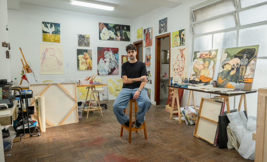 Dos quadrinhos à pintura: artista visual Nicholas Steinmetz ocupa a Sala Aberta do MAC-PR