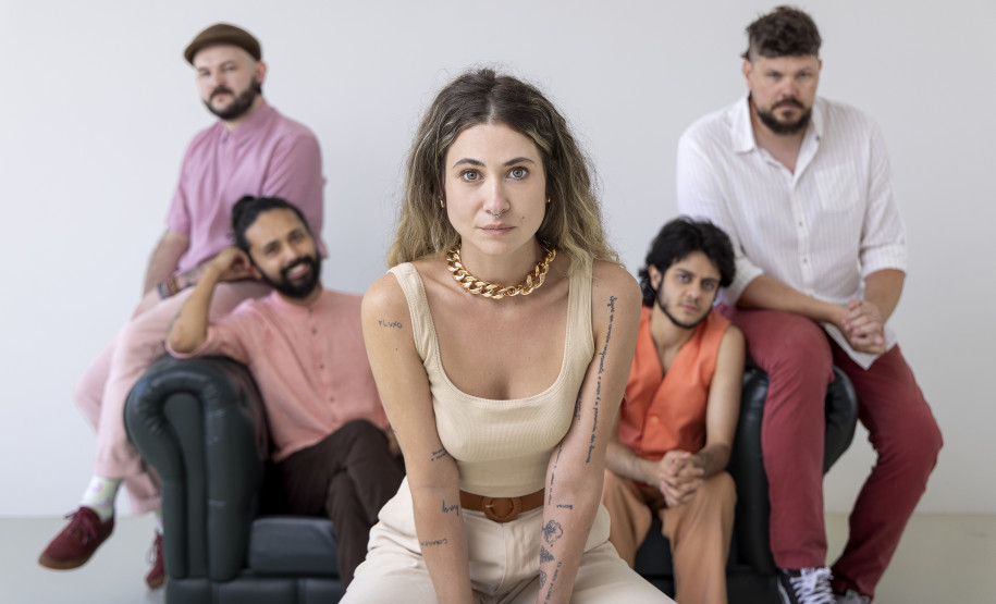 Centro Cultural Teatro Guaíra - Guairinha - A Banda Mais Bonita da Cidade - No dia 6 de julho, às 20h, o auditório Salvador de Ferrante recebe A Banda Mais Bonita da Cidade com o show do novo disco "O Futuro Já Está Acontecendo". Além de apresentar as músicas do novo álbum, clássicos como: "Se eu Corro", "Uma Atriz", "A Balada da Contramão" e o maior sucesso da banda “Oração”, também estão no repertório do show.