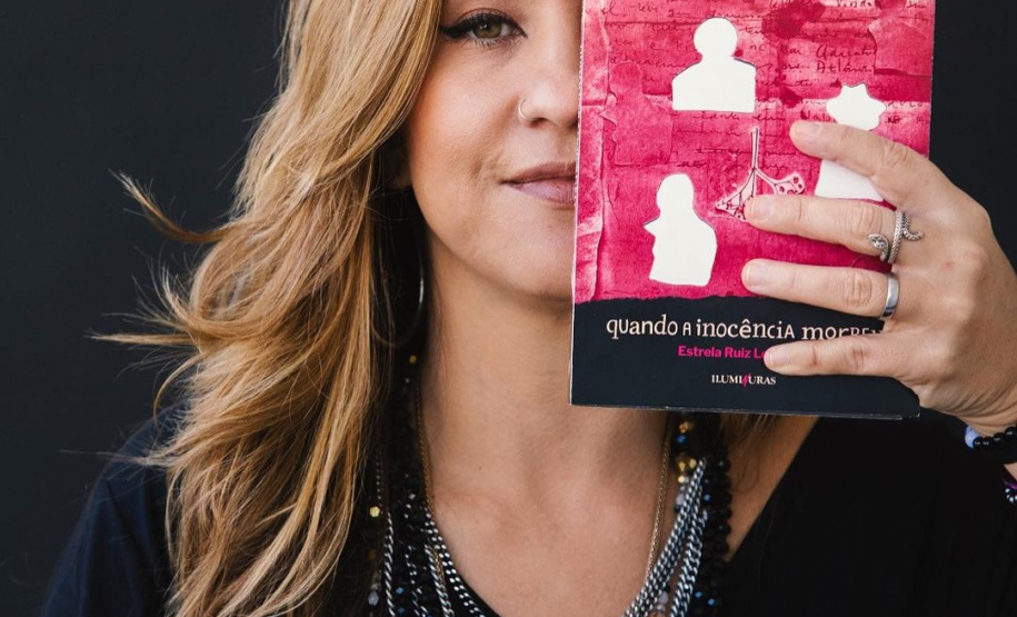 Estrela Ruiz Leminski lança o livro “Quando a inocência morreu”