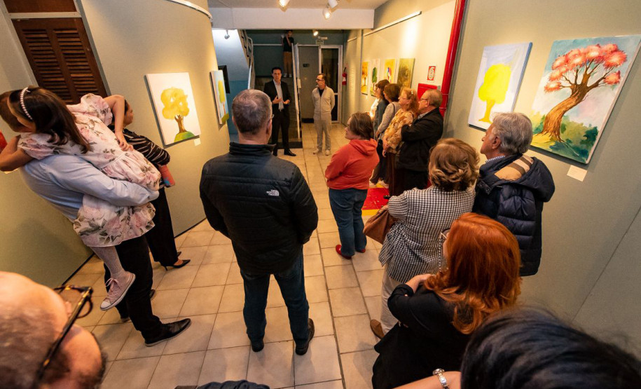 Museu Casa Alfredo Andersen (MCAA) - Últimos dias – Termina na quarta-feira (31) a exibição de "Minha Natureza – A chuva é a mesma, mas cada um sente de um jeito", fruto da residência artística do artista visual e arte-educador Nilson Sampaio, especialista em inclusão de pessoas com Transtorno do Espectro Autista.