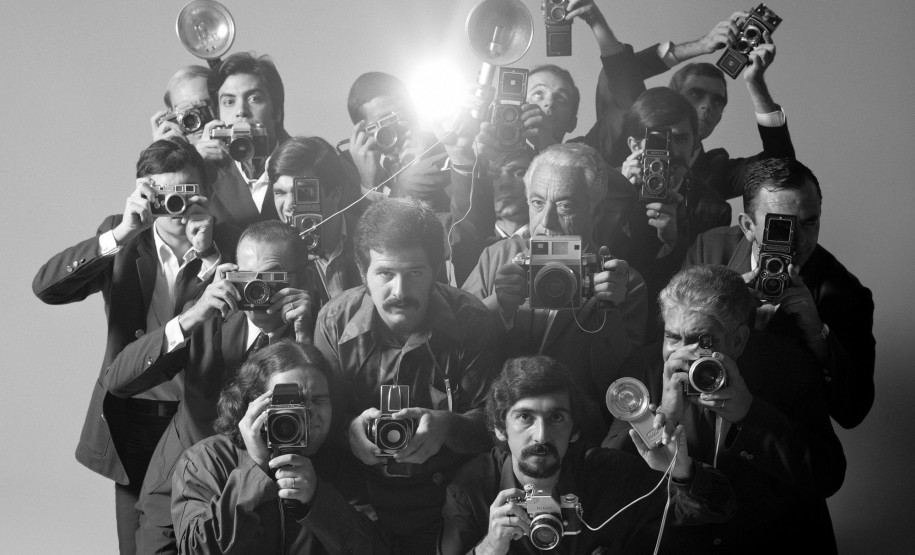 Museu Oscar Niemeyer (MON) - Mestre da Fotografia – Já está em cartaz a mostra “German Lorca, Mestre da Fotografia”, com curadoria de Adriana Rede e José Henrique Lorca, filho do fotógrafo. Dividida em núcleos, a exposição faz uma retrospectiva da obra de Lorca, incluindo desde seus primeiros trabalhos como fotógrafo amador, em 1947, com cerca de 160 fotografias, além de câmeras e outros objetos pessoais.