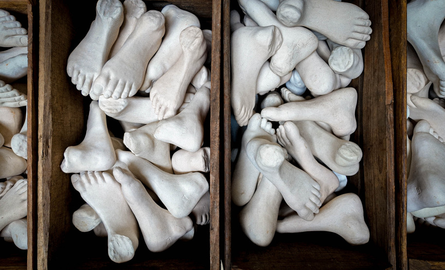 Com obras tridimensionais, MAC Paraná apresenta mostra O Estranho que Mora Comigo