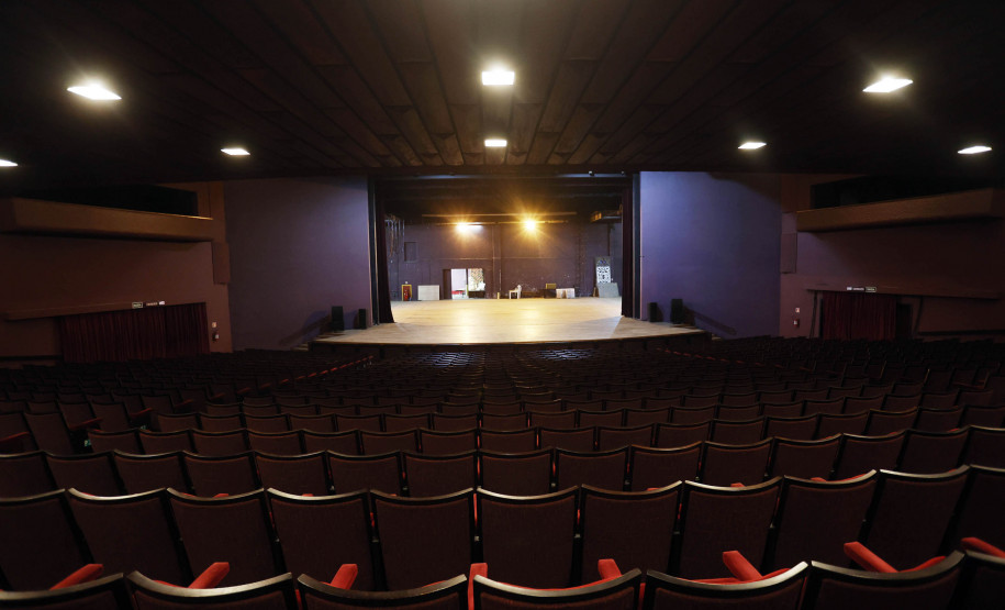 Teatro Guaíra publica edital de locação dos palcos para escolas de dança do Estado