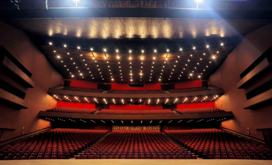 Teatro Guaíra publica edital de locação dos palcos para escolas de dança do Estado