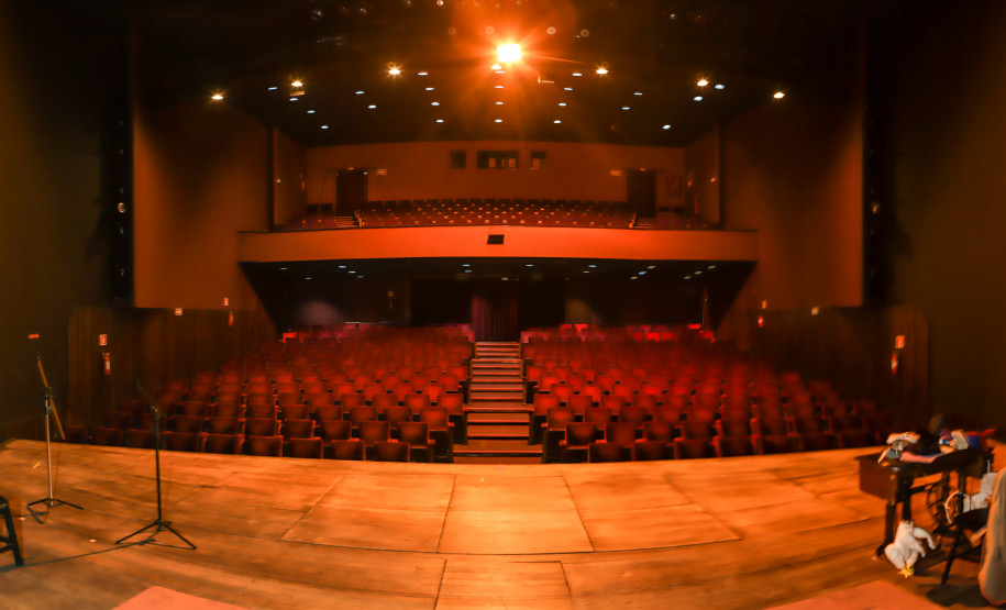 Teatro Guaíra publica edital de locação dos palcos para escolas de dança do Estado