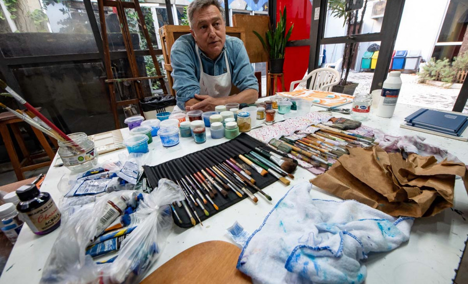 O artista plástico Jefferson Svoboda é o novo residente do Museu Casa Alfredo Andersen