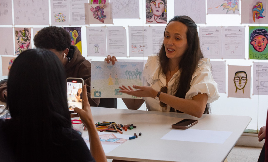 MAC Paraná promove oficina gratuita de desenho em fotografia