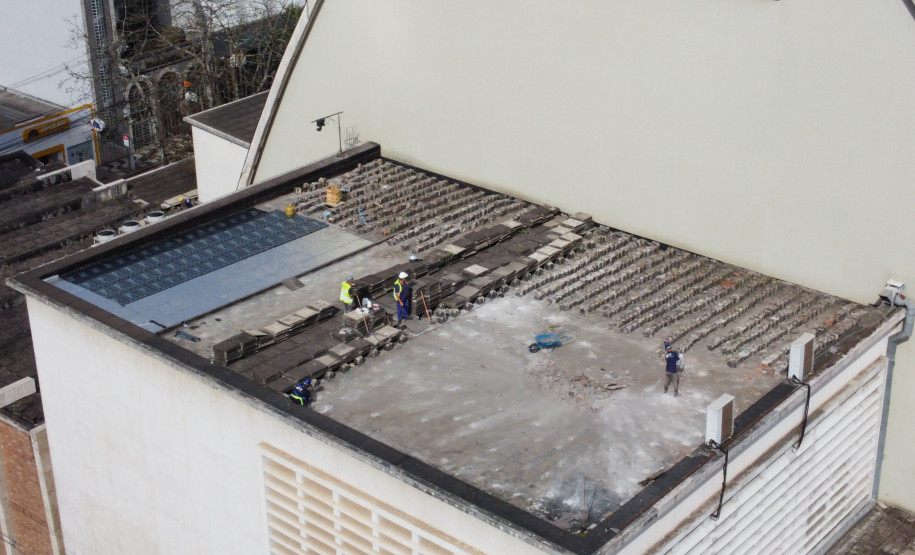 Com investimento de R$ 1,2 milhão, começa revitalização da cobertura do Teatro Guaíra