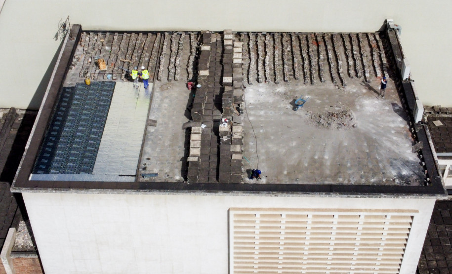 Com investimento de R$ 1,2 milhão, começa revitalização da cobertura do Teatro Guaíra