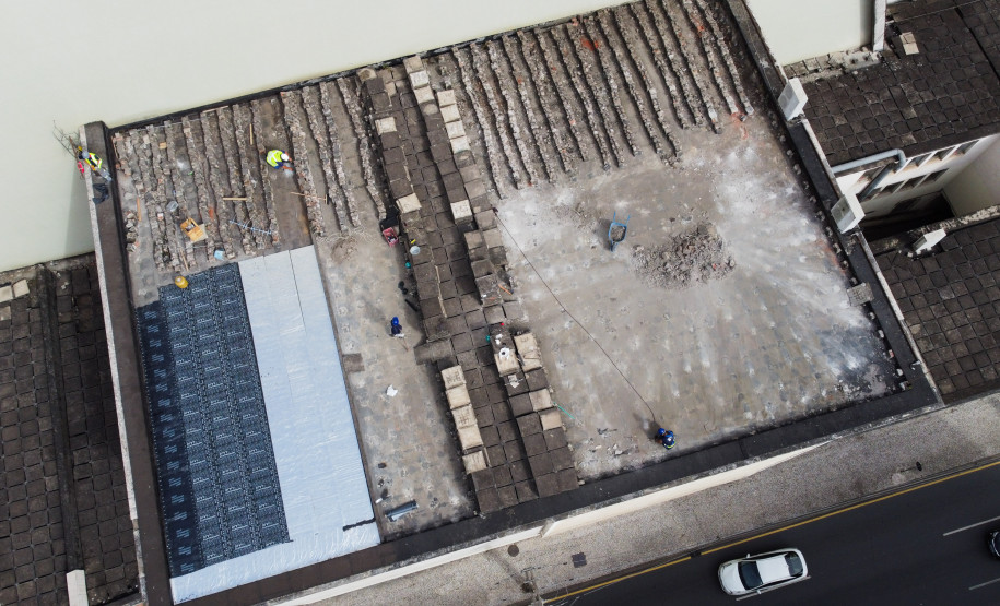 Com investimento de R$ 1,2 milhão, começa revitalização da cobertura do Teatro Guaíra