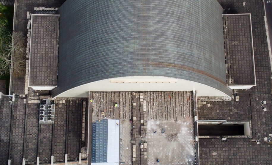 Com investimento de R$ 1,2 milhão, começa revitalização da cobertura do Teatro Guaíra