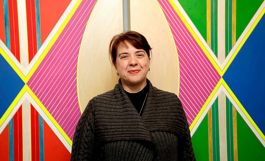 Museu Casa Alfredo Andersen (MCAA) - Visita mediada – Na tarde desta sexta (23), a artista Carla Ruschmann recebe o público para uma visita mediada pela exposição “Conexões”. A mostra reúne uma série de pinturas que exploram a interseção de dois círculos e o uso da geometria como expressão de conceitos vitais, buscando harmonia entre formas, cores e espaço, a partir de uma pintura criada como um feng shui de proteção.