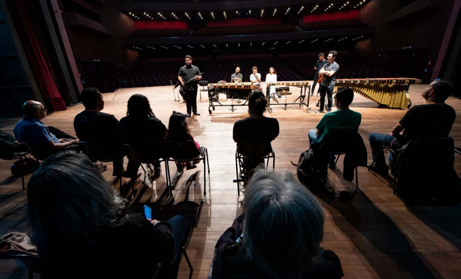 Orquestra Sinfônica do Paraná promove experiência para pessoas com deficiência visual