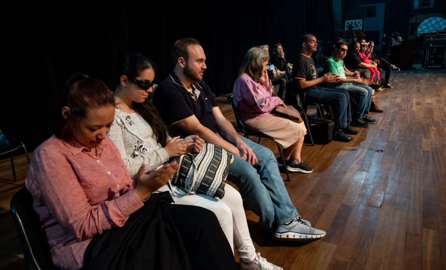 Orquestra Sinfônica do Paraná promove experiência para pessoas com deficiência visual