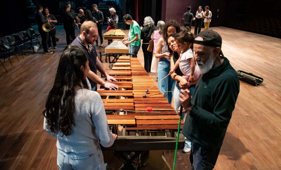 Orquestra Sinfônica do Paraná promove experiência para pessoas com deficiência visual