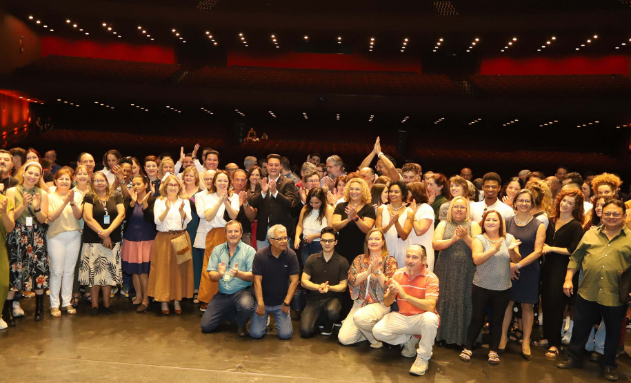 O governador Carlos Massa Ratinho Junior anuncia nesta quinta-feira (12) o repasse R$ 50 milhões para reforma, revitalização, adequação e modernização da estrutura do teatro, além da aquisição de novos equipamentos e instrumentos para Orquestra Sinfônica do Paraná