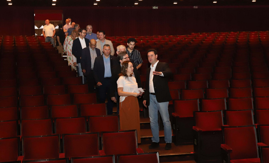 O governador Carlos Massa Ratinho Junior anuncia nesta quinta-feira (12) o repasse R$ 50 milhões para reforma, revitalização, adequação e modernização da estrutura do teatro, além da aquisição de novos equipamentos e instrumentos para Orquestra Sinfônica do Paraná