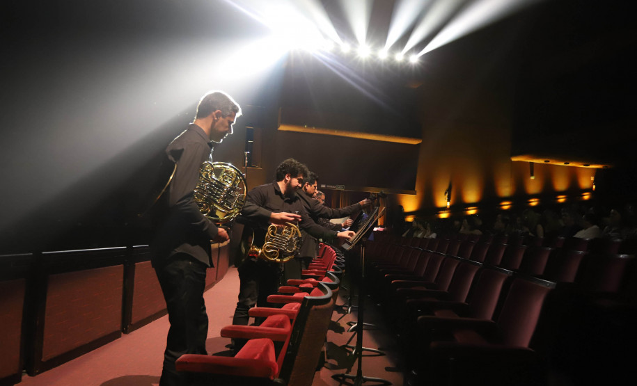 "Guaíra do Avesso": uma visita encenada pelos bastidores do teatro em celebração aos 140 Anos do Teatro Guaíra
