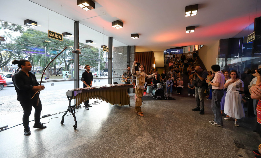 "Guaíra do Avesso": uma visita encenada pelos bastidores do teatro em celebração aos 140 Anos do Teatro Guaíra