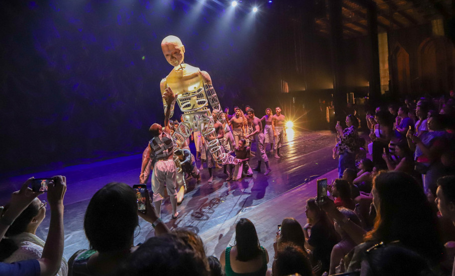 "Guaíra do Avesso": uma visita encenada pelos bastidores do teatro em celebração aos 140 Anos do Teatro Guaíra