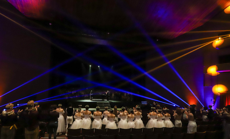 "Guaíra do Avesso": uma visita encenada pelos bastidores do teatro em celebração aos 140 Anos do Teatro Guaíra