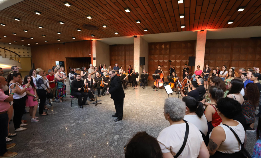 "Guaíra do Avesso": uma visita encenada pelos bastidores do teatro em celebração aos 140 Anos do Teatro Guaíra