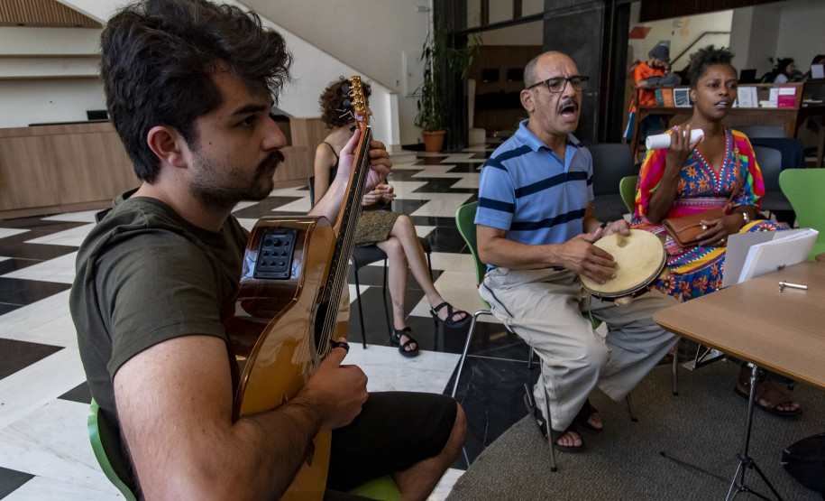 Biblioteca Pública do Paraná (BPP) - Samba do Compositor Paranaense – Roda de samba na BPP, aberta ao público. O próximo encontro será neste fim de semana, dia 14, às 10h, no Hall Térreo.