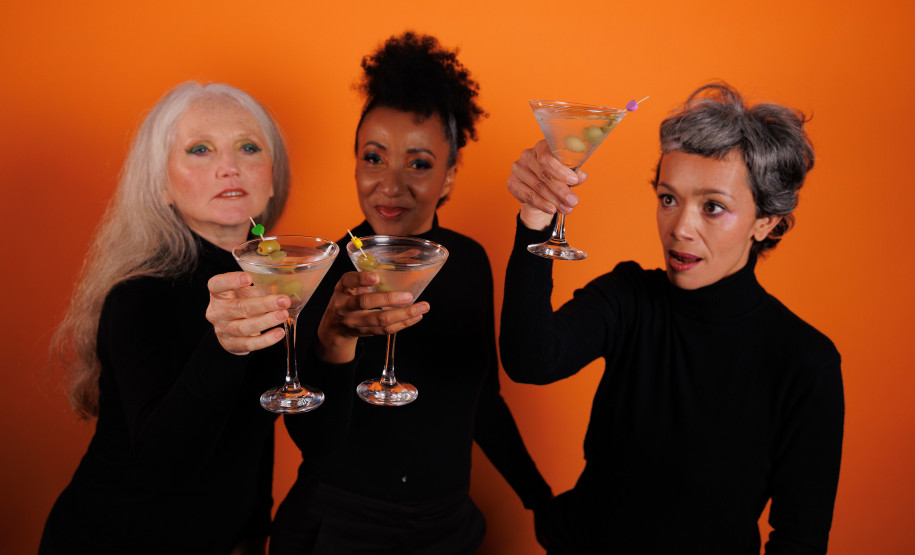 Centro Cultural Teatro Guaira - Teatro José Maria Santos - The Mango Tree: trata sobre os ideais e estereótipos do feminino na sociedade contemporânea e no imaginário popular. Por meio do humor, da ironia e do deboche, a criação provoca questões acerca da presença da mulher nos dias atuais