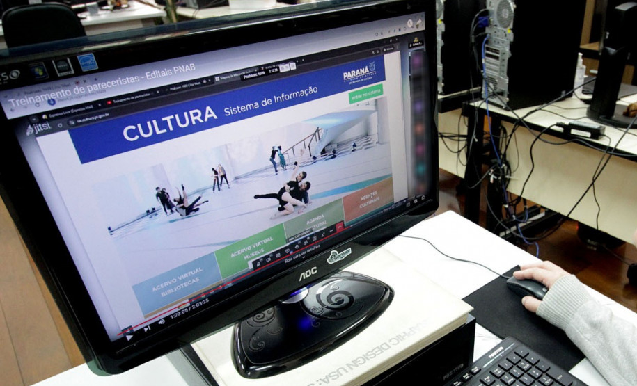 Pareceristas de editais da PNAB no Paraná passam por treinamento