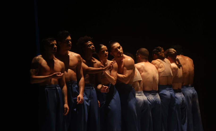 Coreografia Castelo do ballet Teatro Guaira