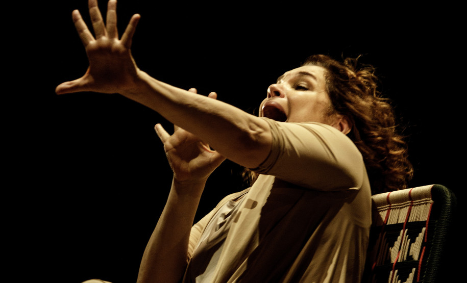 Peça com último texto de Jandira Martini chega ao Guairinha