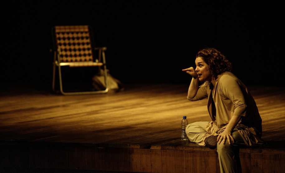 Peça com último texto de Jandira Martini chega ao Guairinha